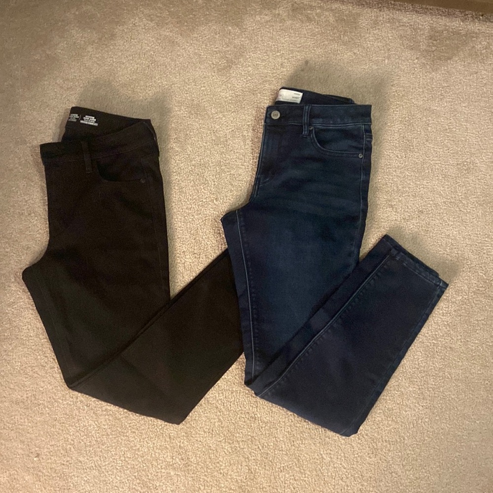 2 skinny jeans worn maybe once or twice size 07 (Ardene and old navy)